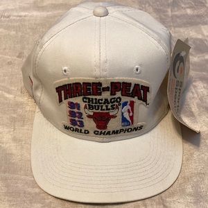 Vintage Sports Specialties Chicago Bulls 3 Peat Snapback